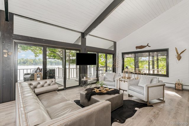 2380 Islanders Way, Gladwin, MI 48624