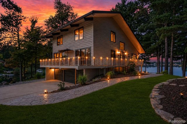 2380 Islanders Way, Gladwin, MI 48624