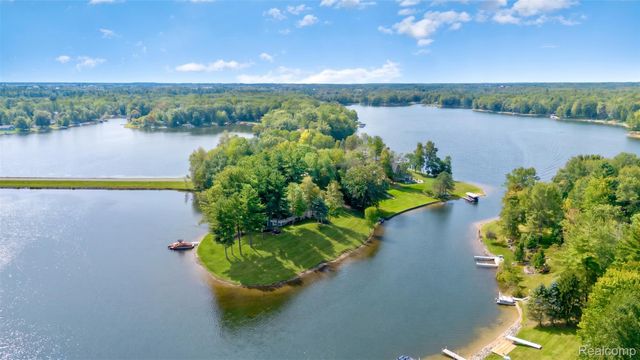 2380 Islanders Way, Gladwin, MI 48624