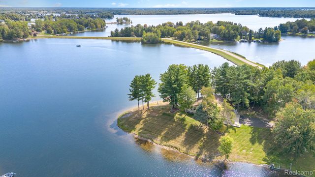 2380 Islanders Way, Gladwin, MI 48624