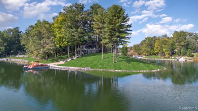 2380 Islanders Way, Gladwin, MI 48624
