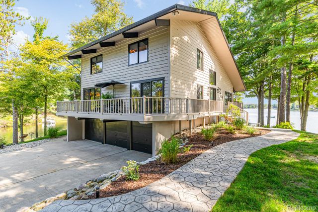 2380 Islanders Way, Gladwin, MI 48624