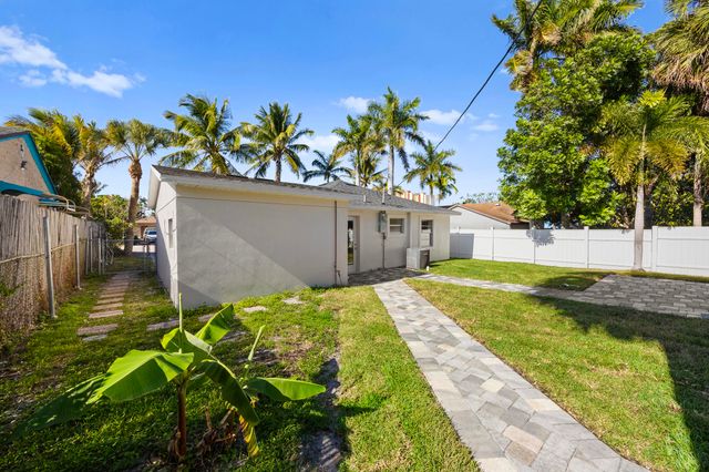 143 E 23rd Street, Riviera Beach, FL 33404