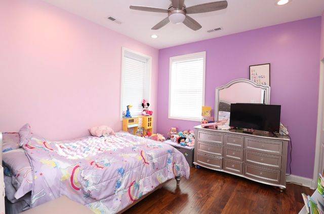 2922 N New England Avenue, Chicago, IL 60634
