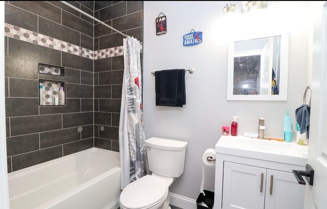 2922 N New England Avenue, Chicago, IL 60634