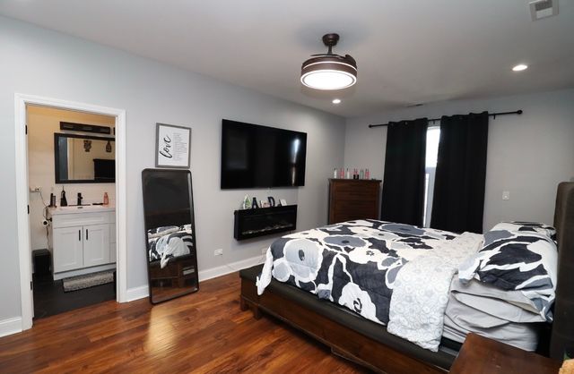 2922 N New England Avenue, Chicago, IL 60634