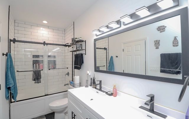 2922 N New England Avenue, Chicago, IL 60634