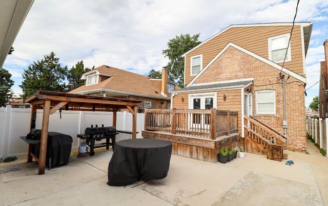 2922 N New England Avenue, Chicago, IL 60634