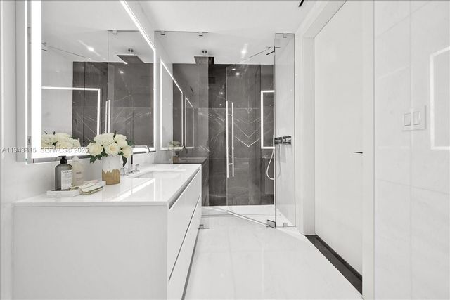 300 Biscayne Blvd Way 1106E, Miami, FL 33131