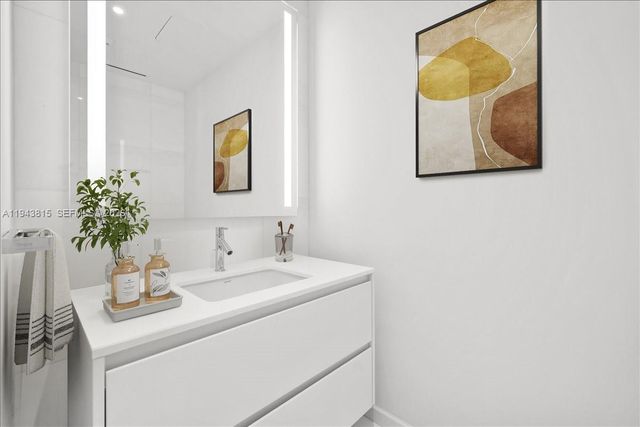 300 Biscayne Blvd Way 1106E, Miami, FL 33131