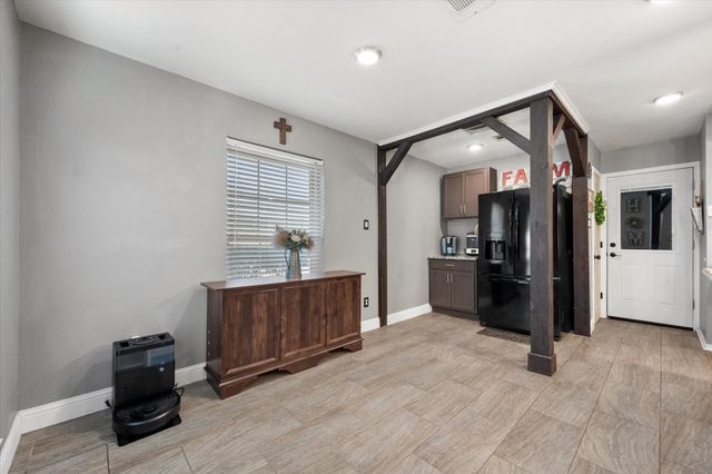 10124 Stoneleigh Drive, Benbrook, TX 76126