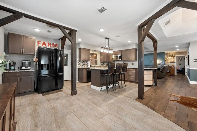 10124 Stoneleigh Drive, Benbrook, TX 76126