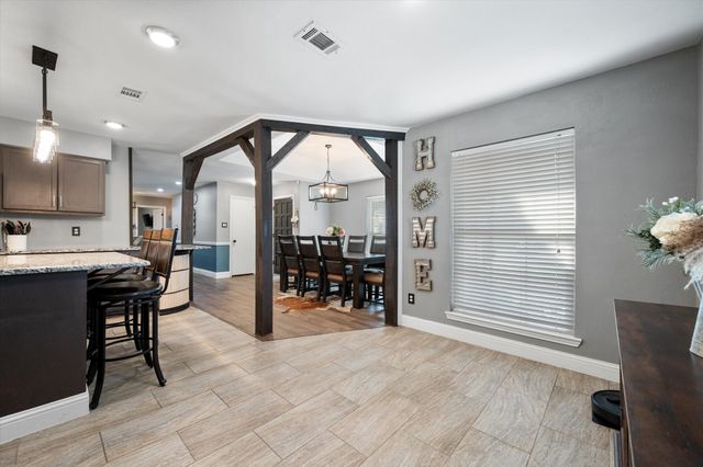 10124 Stoneleigh Drive, Benbrook, TX 76126