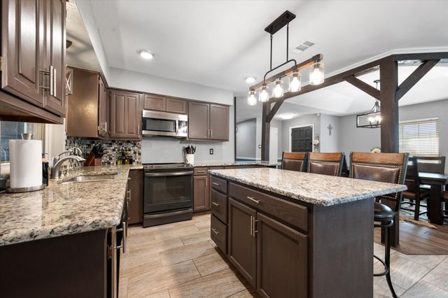 10124 Stoneleigh Drive, Benbrook, TX 76126