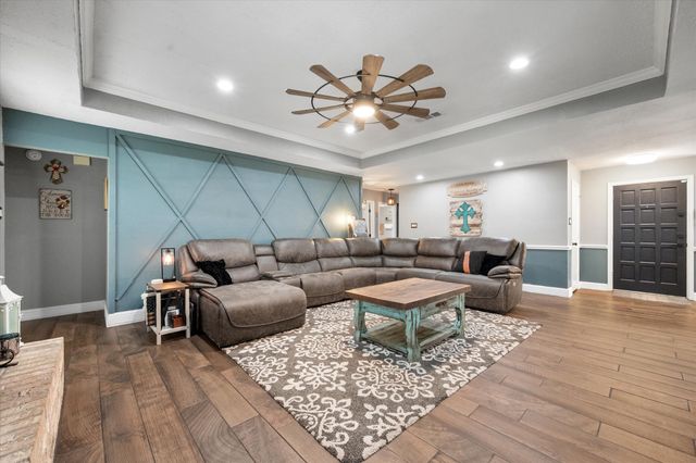 10124 Stoneleigh Drive, Benbrook, TX 76126