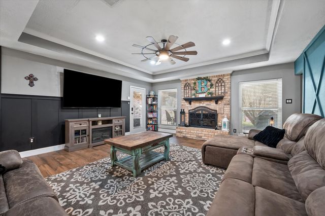 10124 Stoneleigh Drive, Benbrook, TX 76126