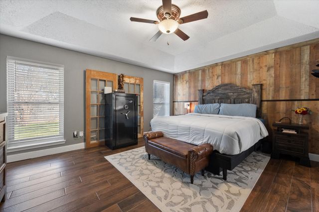 10124 Stoneleigh Drive, Benbrook, TX 76126