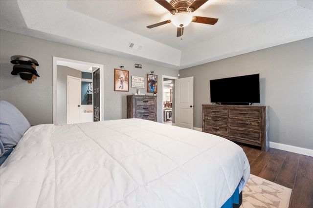 10124 Stoneleigh Drive, Benbrook, TX 76126