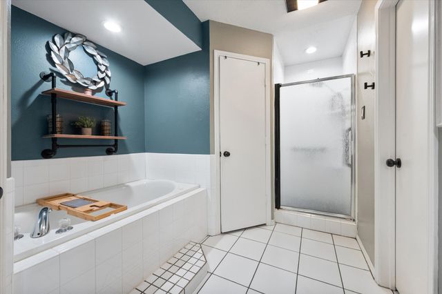 10124 Stoneleigh Drive, Benbrook, TX 76126