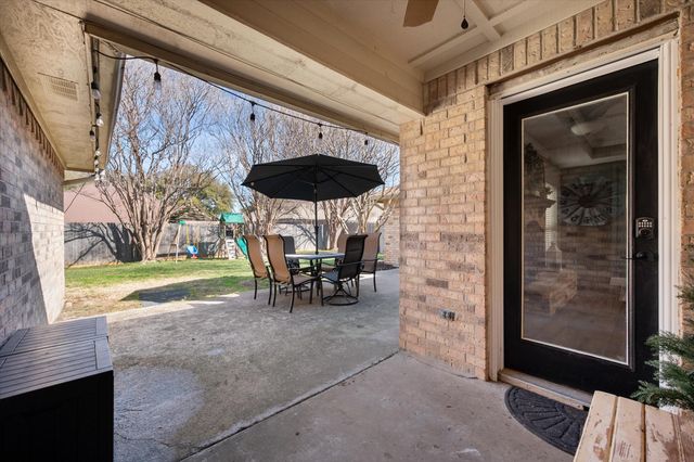 10124 Stoneleigh Drive, Benbrook, TX 76126