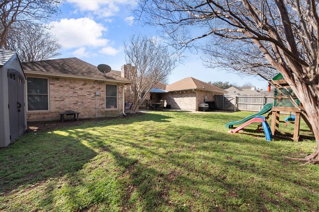 10124 Stoneleigh Drive, Benbrook, TX 76126