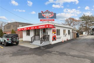 27 JT Connell Highway, Newport, RI 02840