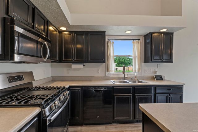 27675 Red Thistle Drive, Elkhart, IN 46514