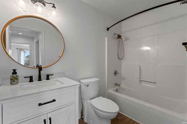 27675 Red Thistle Drive, Elkhart, IN 46514