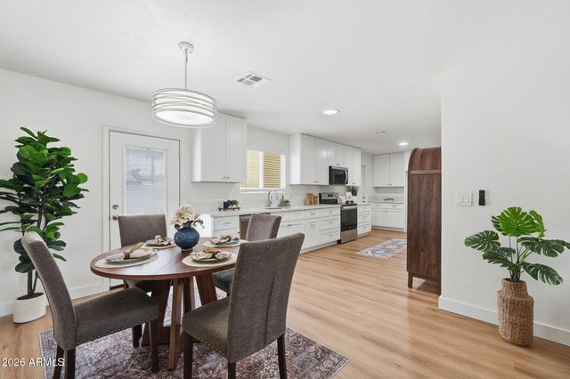 963 W HILLVIEW Street, Mesa, AZ 85201