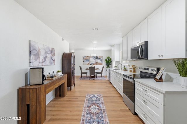 963 W HILLVIEW Street, Mesa, AZ 85201