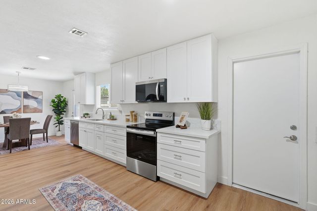 963 W HILLVIEW Street, Mesa, AZ 85201
