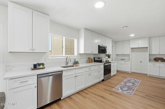 963 W HILLVIEW Street, Mesa, AZ 85201