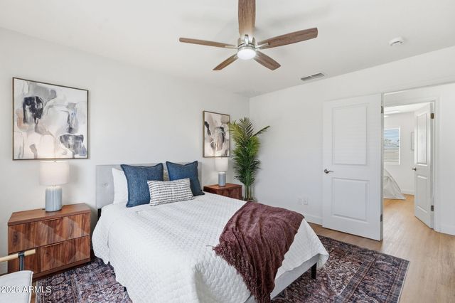 963 W HILLVIEW Street, Mesa, AZ 85201