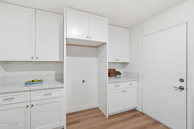 963 W HILLVIEW Street, Mesa, AZ 85201