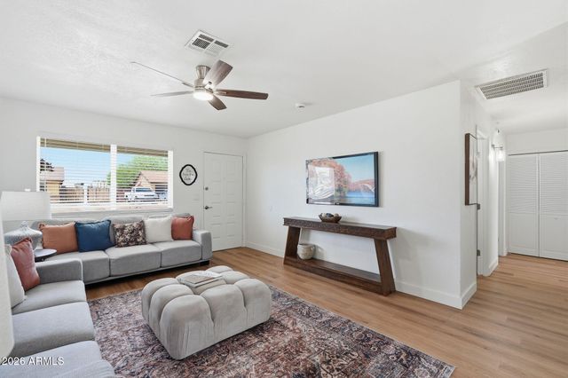 963 W HILLVIEW Street, Mesa, AZ 85201