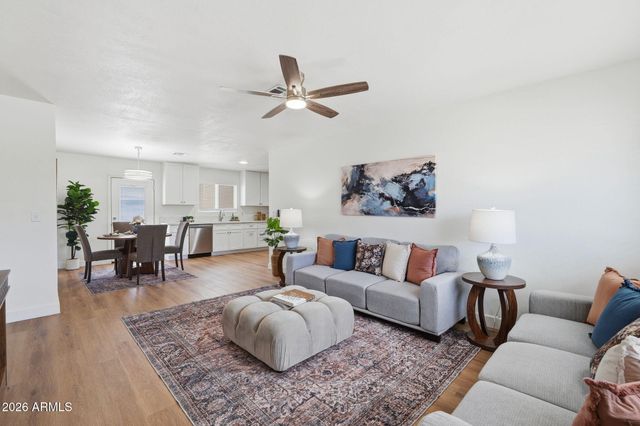 963 W HILLVIEW Street, Mesa, AZ 85201