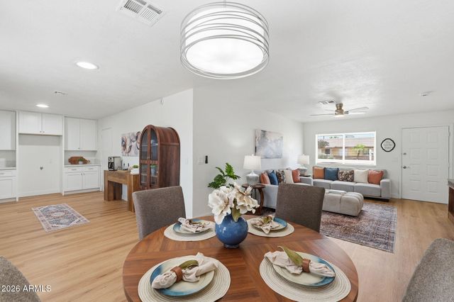 963 W HILLVIEW Street, Mesa, AZ 85201