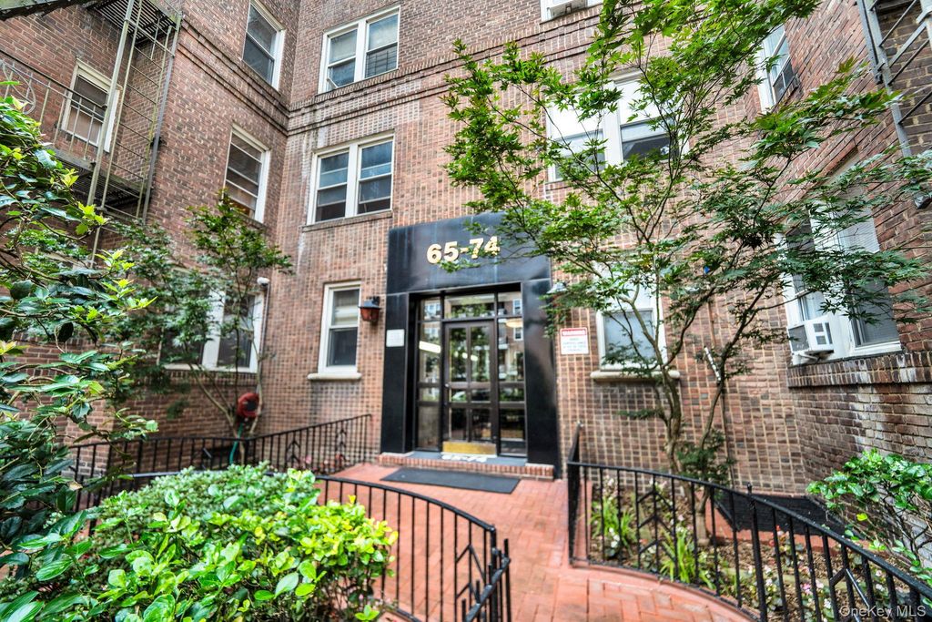 65-74 Saunders Street 1D, Rego Park, NY 11374