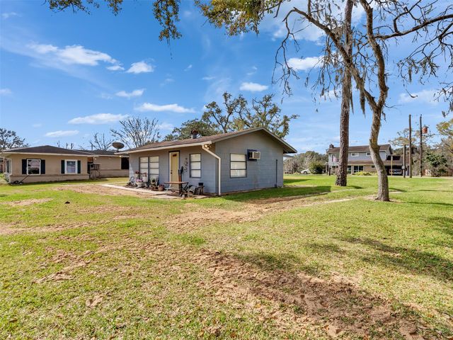 3315 Saint Anne Street, Liverpool, TX 77577