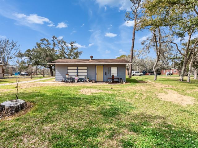 3315 Saint Anne Street, Liverpool, TX 77577