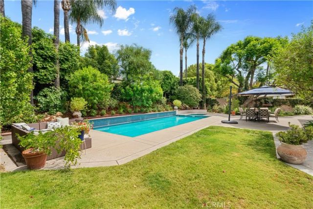 943 W 14th Street, Upland, CA 91786