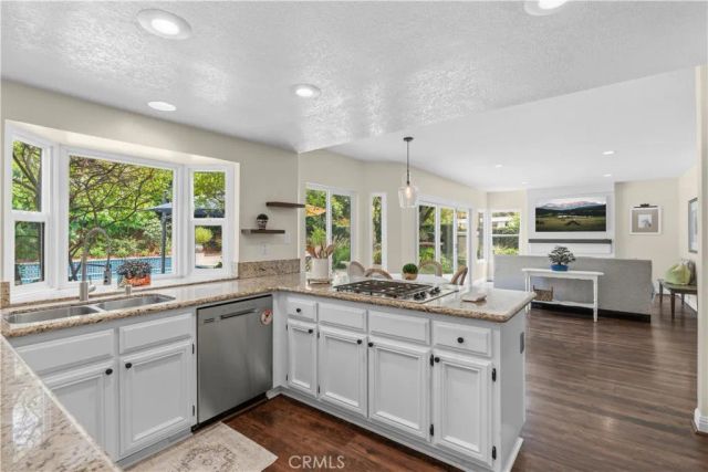943 W 14th Street, Upland, CA 91786