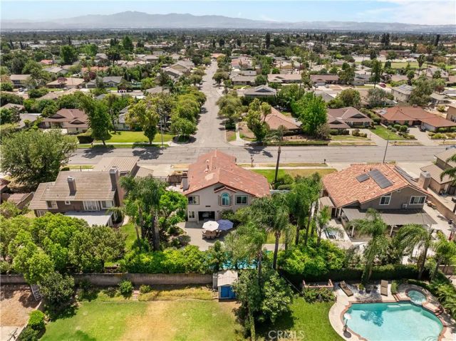 943 W 14th Street, Upland, CA 91786