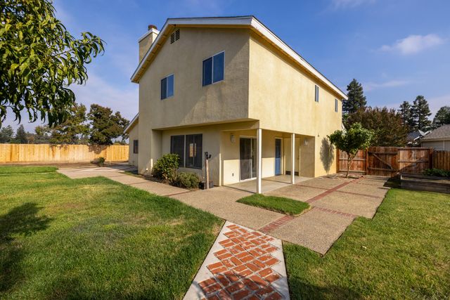 2321 N Michael Street, Visalia, CA 93292