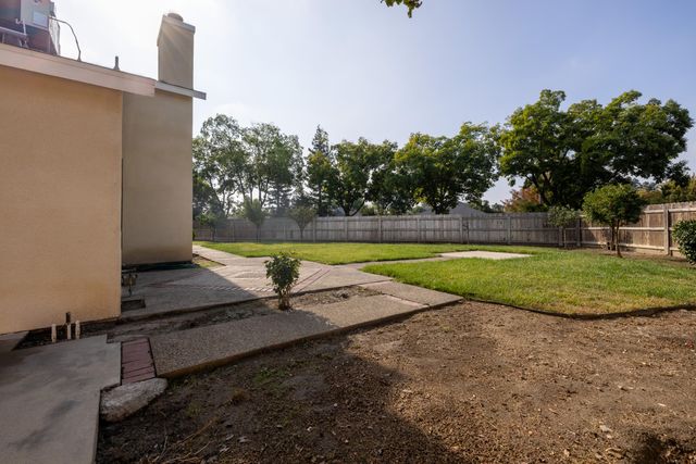 2321 N Michael Street, Visalia, CA 93292