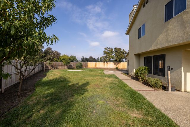 2321 N Michael Street, Visalia, CA 93292