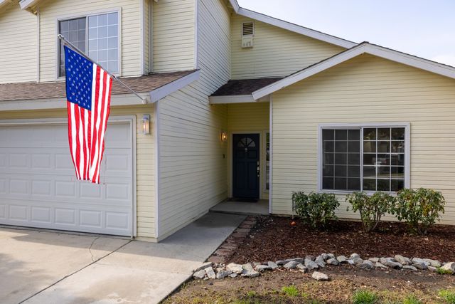 2321 N Michael Street, Visalia, CA 93292