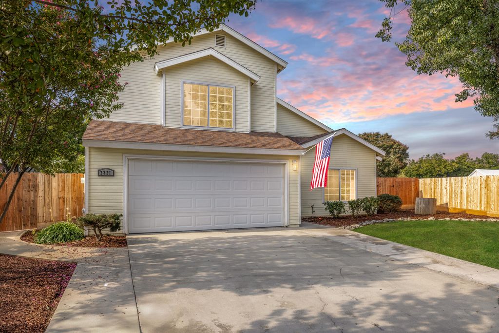 2321 N Michael Street, Visalia, CA 93292