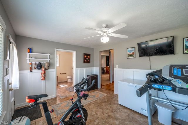 403 Columbia Avenue, Williamstown, WV 26187