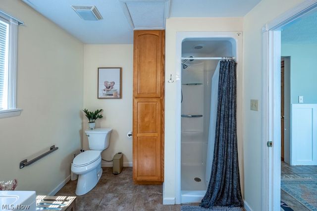 403 Columbia Avenue, Williamstown, WV 26187